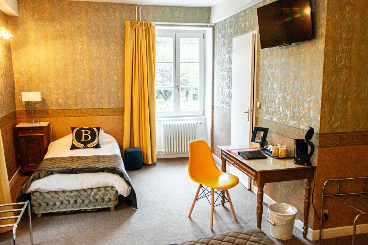 Hotel Le Baron Crémieu Zewnętrze zdjęcie