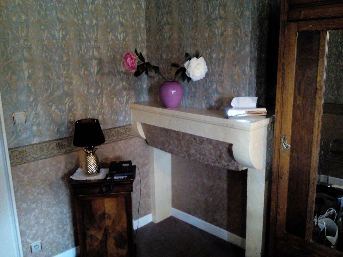 Hotel Le Baron Crémieu Zewnętrze zdjęcie