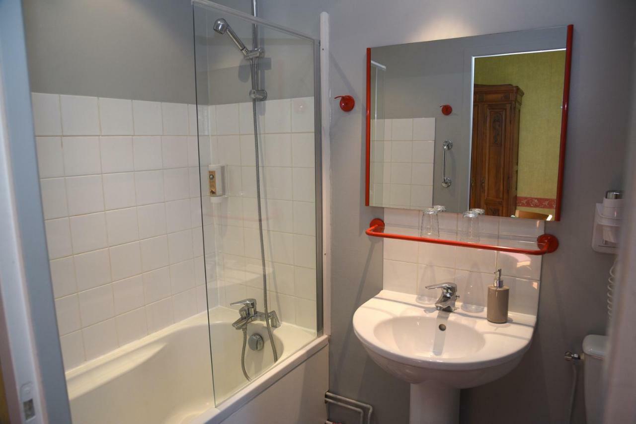 Hotel Le Baron Crémieu Zewnętrze zdjęcie