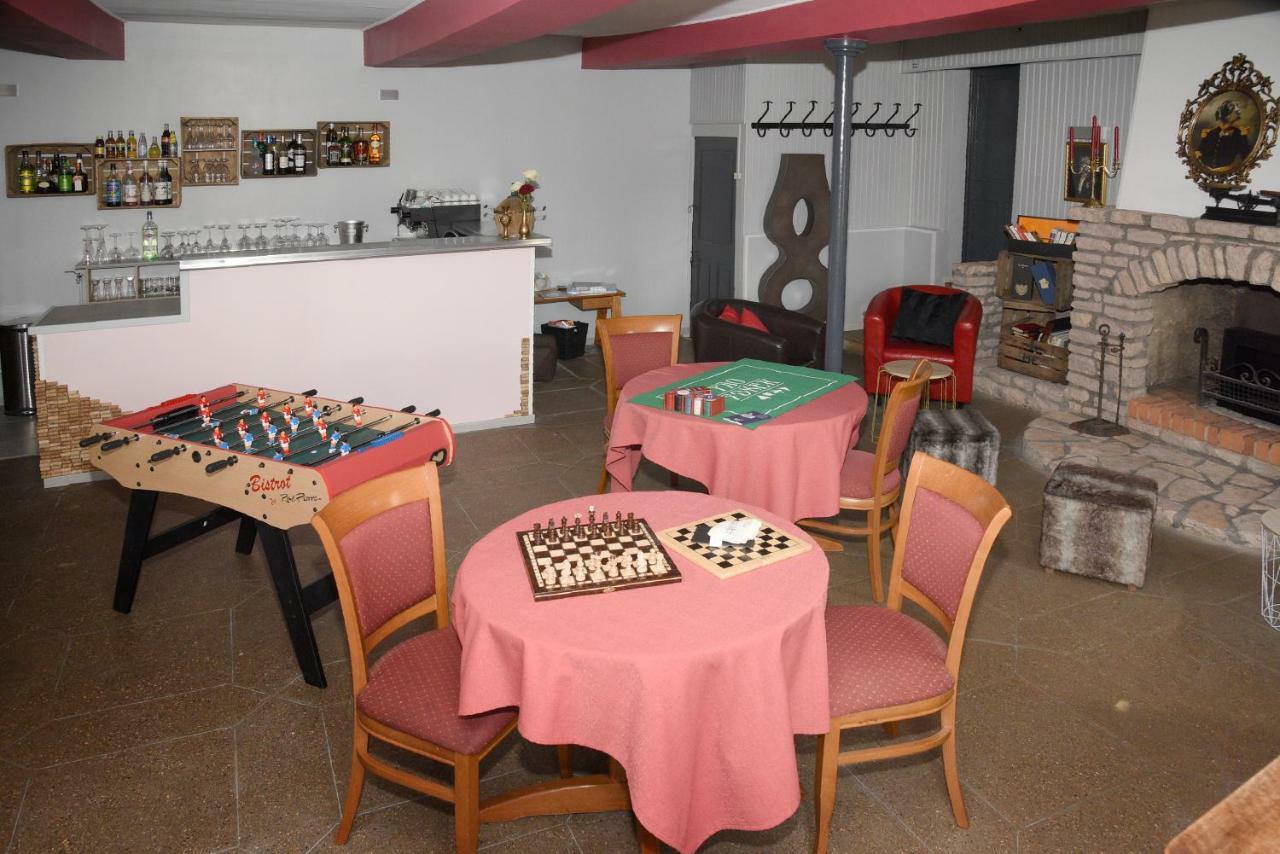 Hotel Le Baron Crémieu Zewnętrze zdjęcie