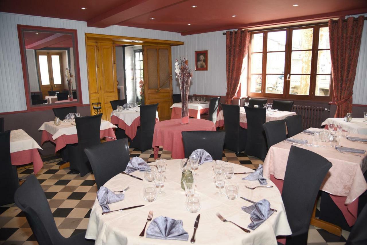 Hotel Le Baron Crémieu Zewnętrze zdjęcie